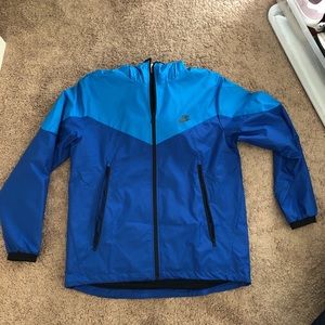 Nike windbreaker with back pocket